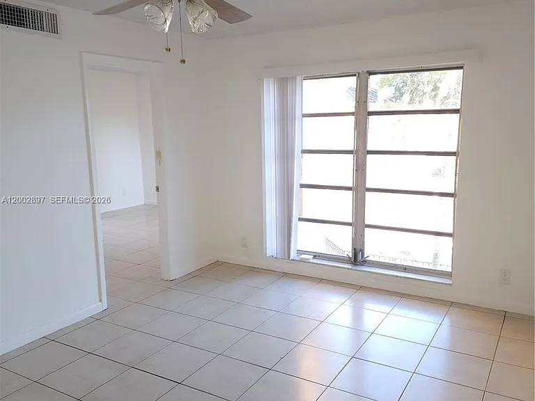 4505 Treehouse Ln #8H — Photo 2