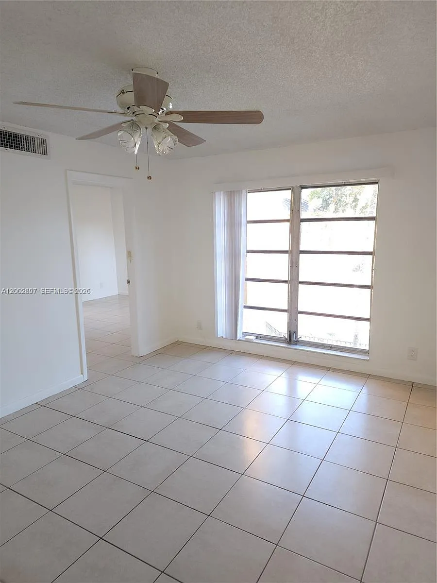 Building Photo - 4505 Treehouse Ln #8H