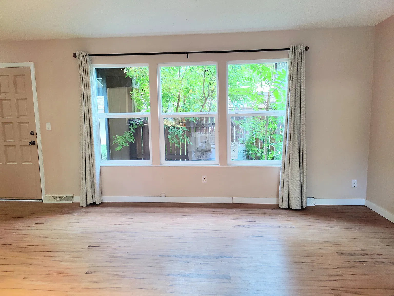 3 bed, 1944 sqft, $2,695 — Photo 2