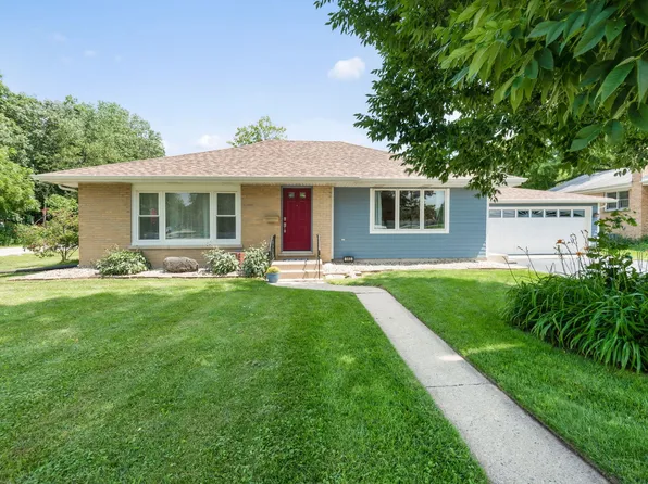 365 N Alleghany Rd, Grayslake, IL 60030