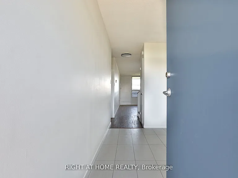 35 Sunny Glenway #302 — Photo 4