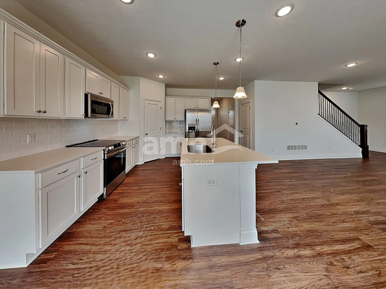 4 bed, 2.5 bath, 2297 sqft, $3,095 — Photo 3