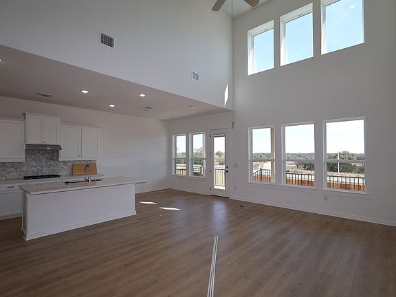 2nd image of 900 Purmela St