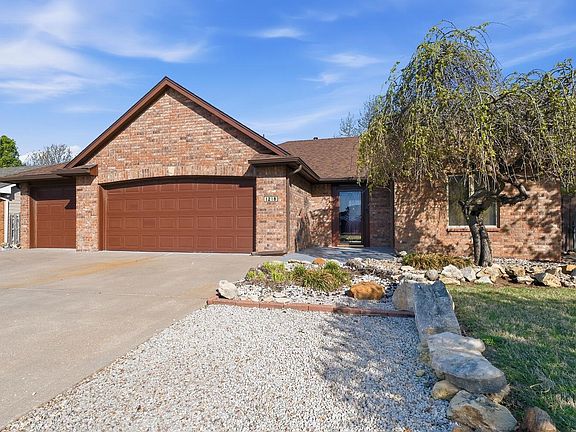 2nd image of 1218 Willowbrook Ln