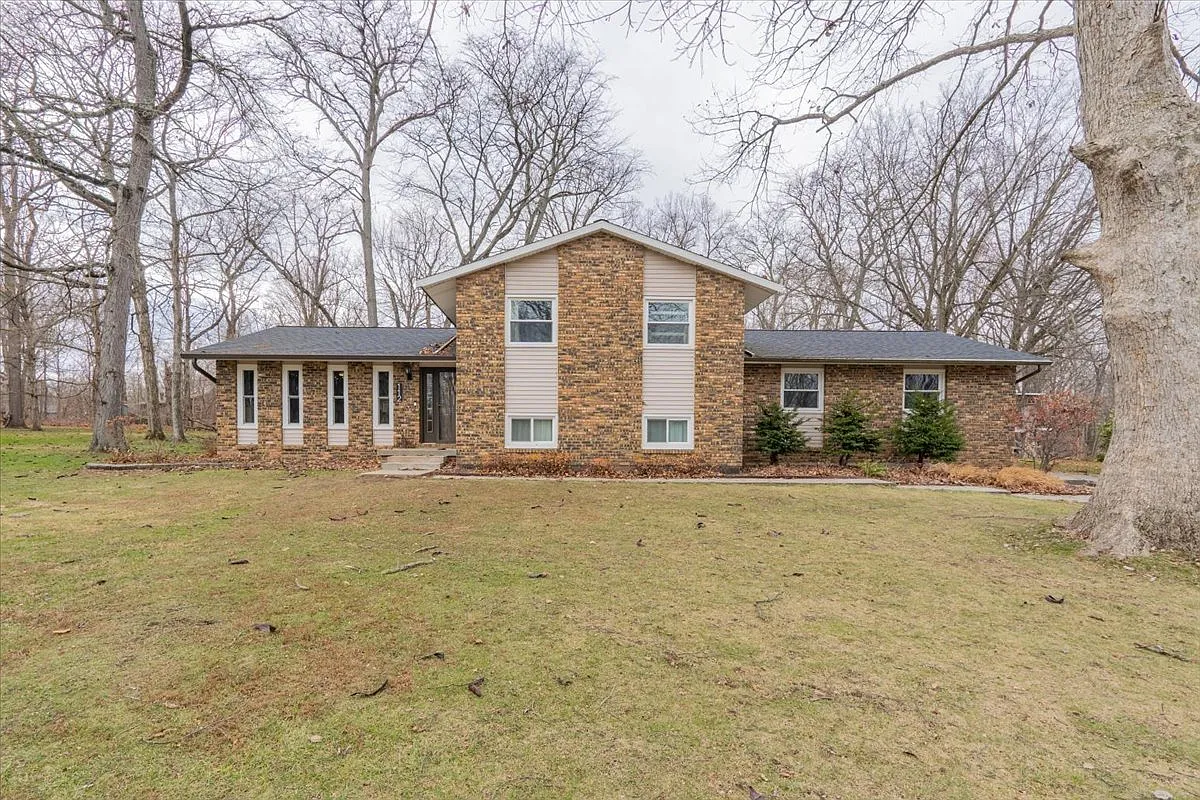 112 Gregory Ln photo 1