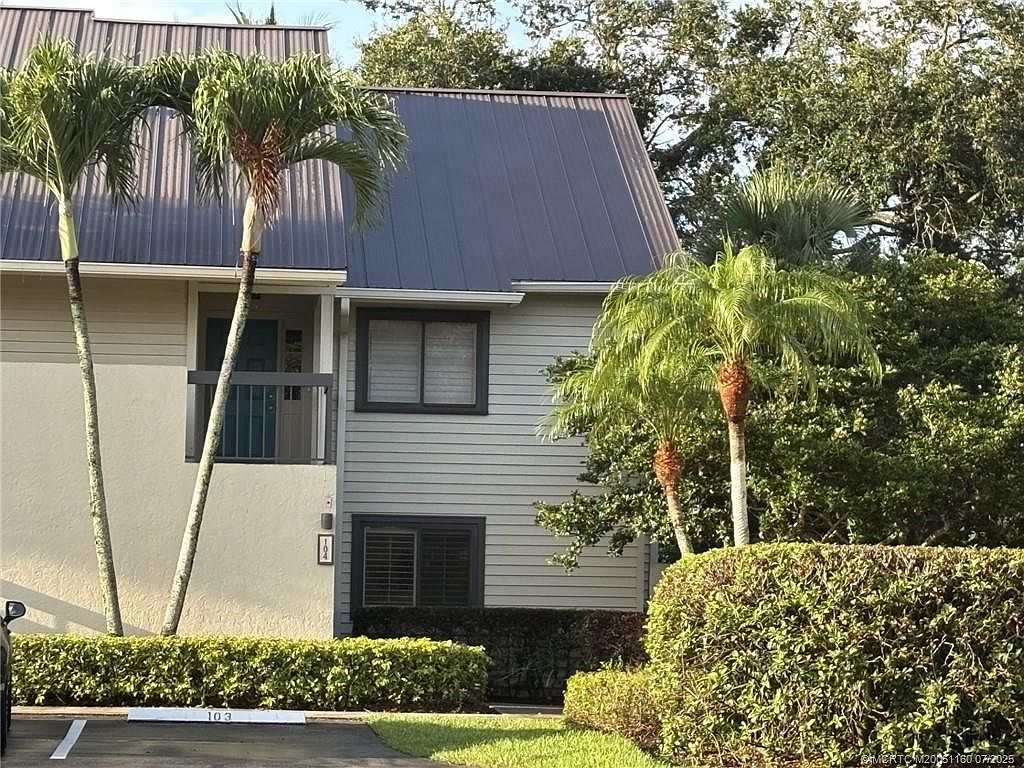 5152 SE Club Way APT 104