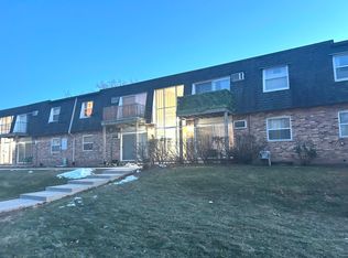 8585 W 101st Ter APT 304, Palos Hills, IL 60465
