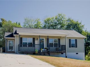 3 Elm St, Thomasville, NC 27360