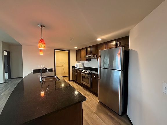 3rd image of 822 E Washington Ave #401