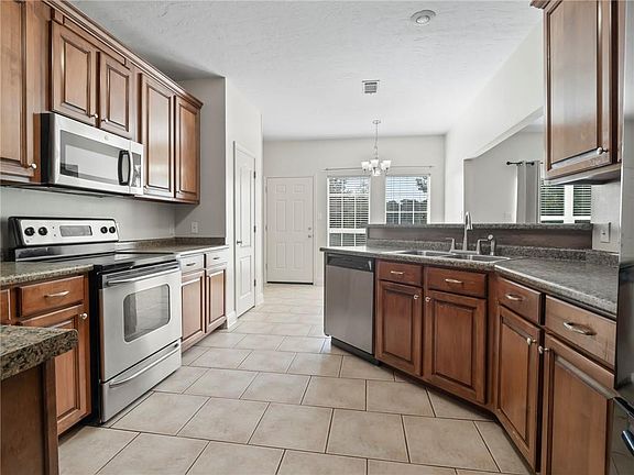 5th image of 22352 Whippoorwill Dr