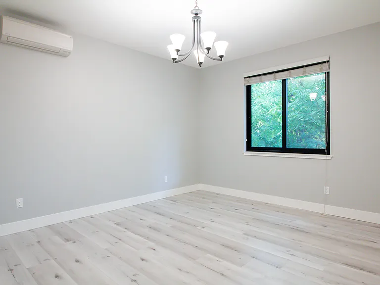 1037 SE Date Ave — Photo 25