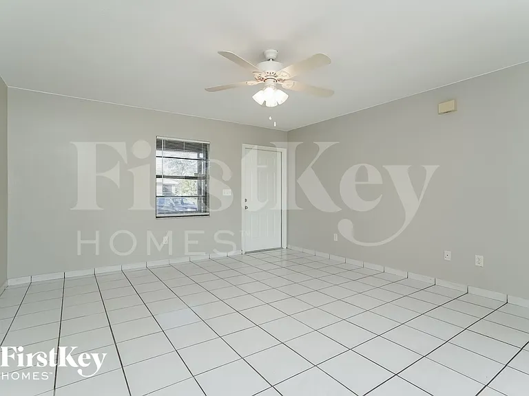 2603 NE 4th Ave — Photo 3