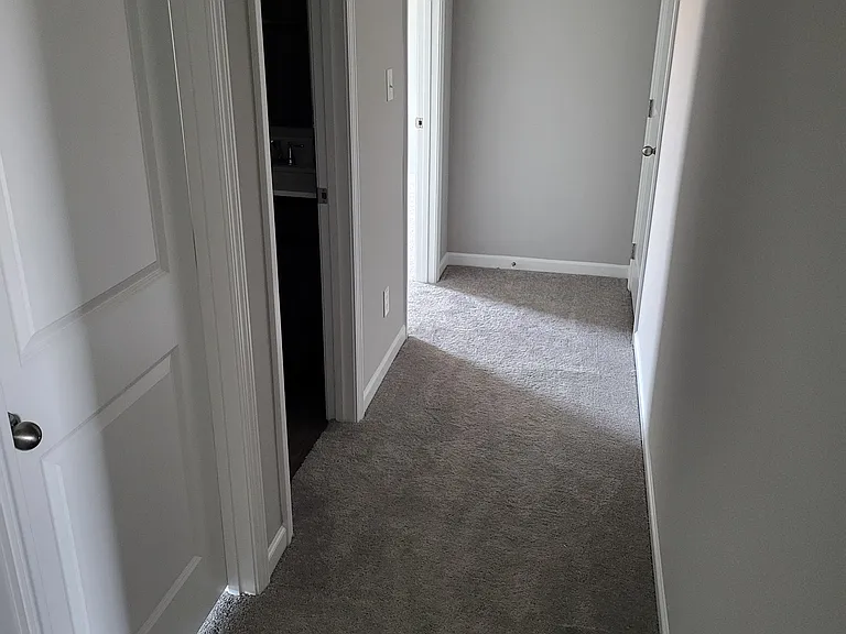 1019 Spring Hill Dr — Photo 1
