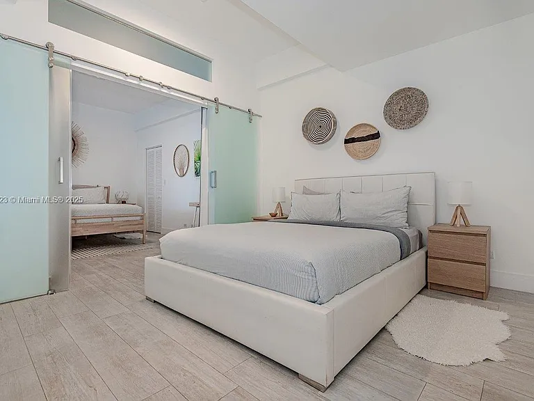 2301 Collins Ave #21 — Photo 10