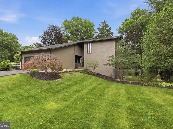 4th image of 2721 Berryland Dr