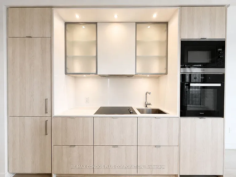 11 Yorkville Ave #3907 — Photo 6