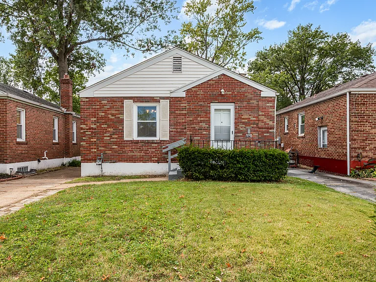 1345 Coolidge Dr — Photo 1