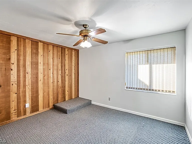 1221 SW 49th St — Photo 36