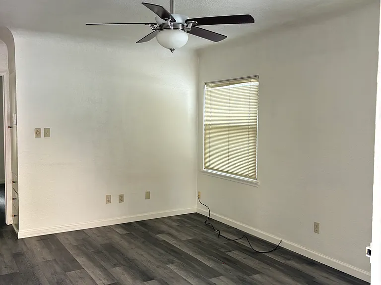 557 Marsh St — Photo 11