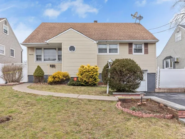 61 Mercer St, Metuchen, NJ 08840