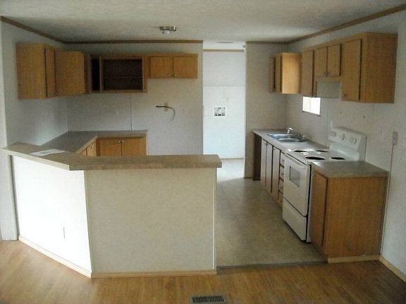 4th image of 741 Crestwood Dr