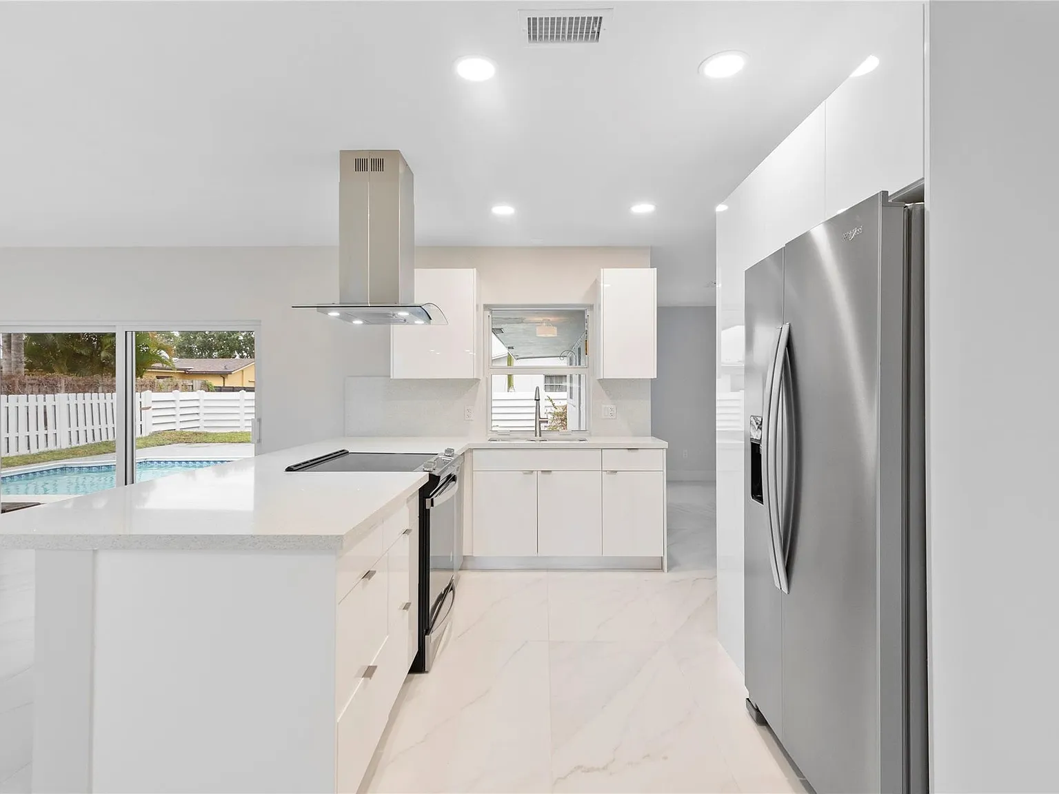 3 bed, 2.0 bath, 1672 sqft, $4,500 — Photo 4