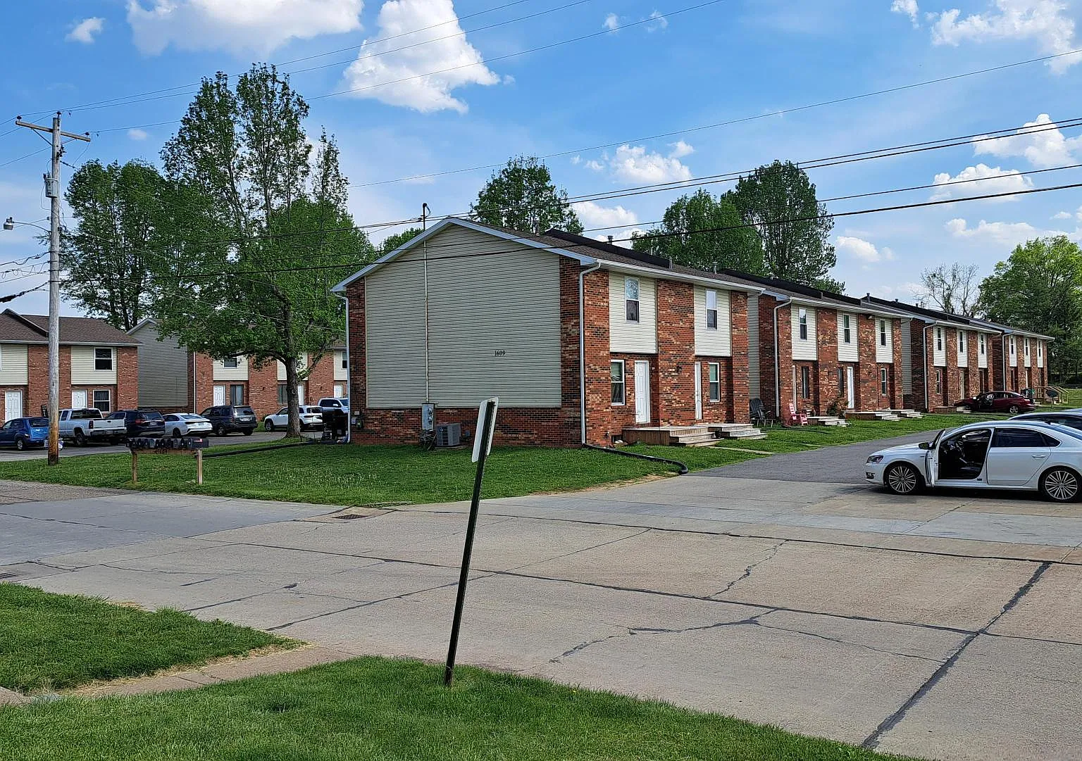 Evergreen Apartments & Townhouses in Belpre, OH — Photo 4