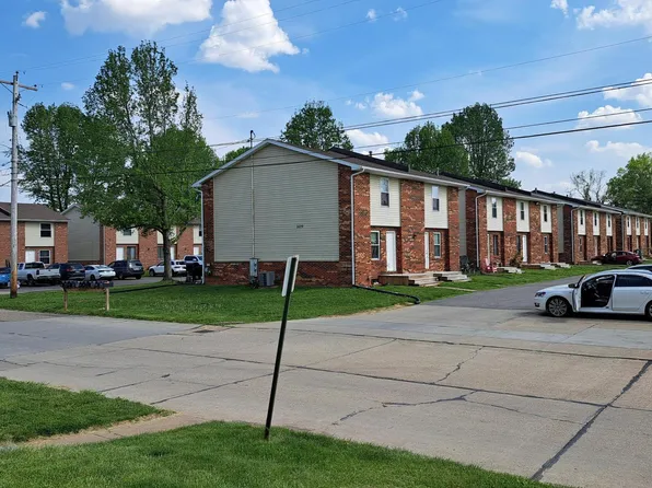 Evergreen Apartments & Townhouses in Belpre, OH, 1604 Hill St, Belpre, OH 45714
