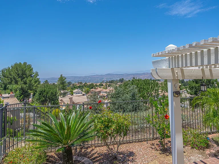 1011 S Mountcrest Ct — Photo 41