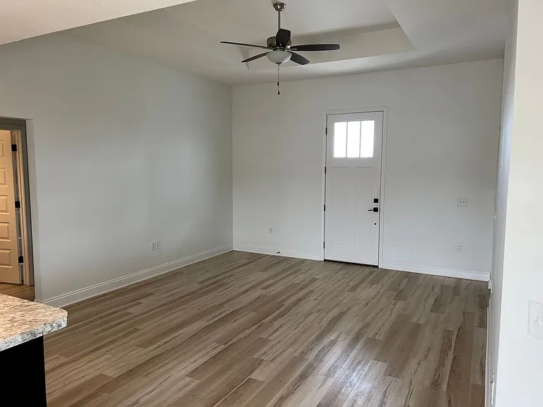 3218 Douglas Rd — Photo 4