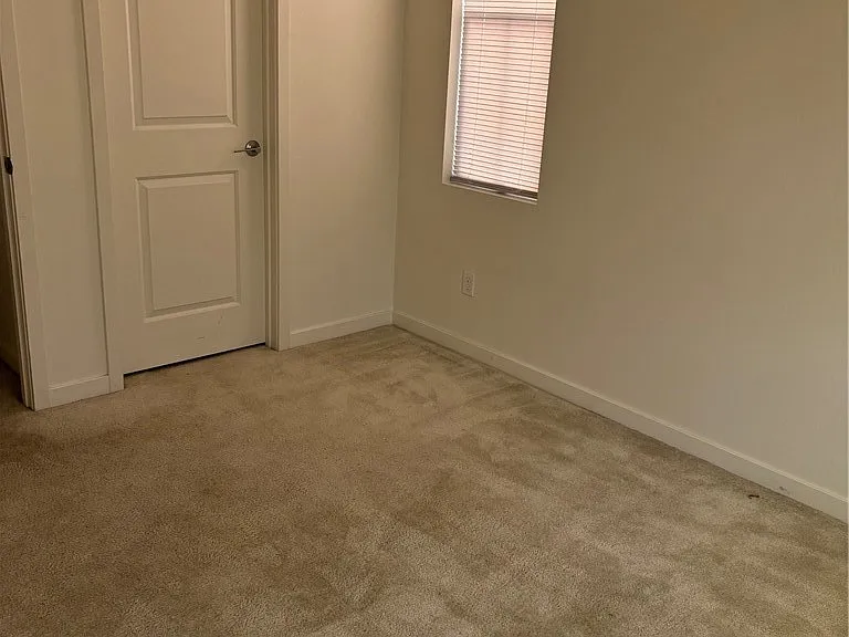 2565 E Embry Ln — Photo 20