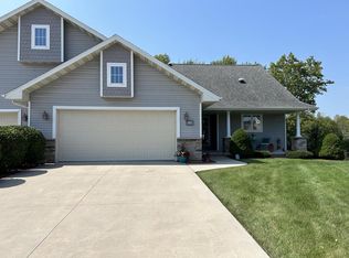 534 Maple Leaf Ct, Manitowoc, WI 54220