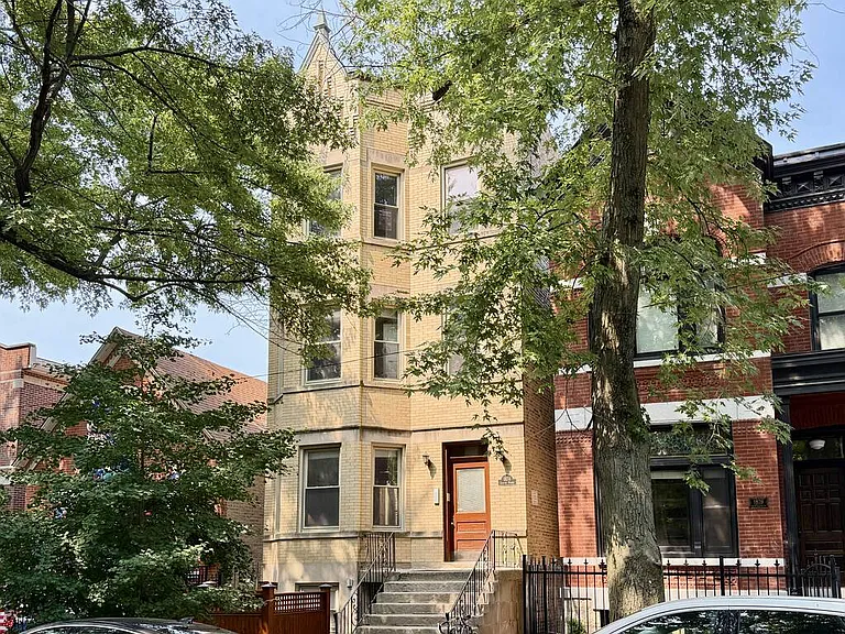 1874 N Leavitt St #M01R — Photo 1