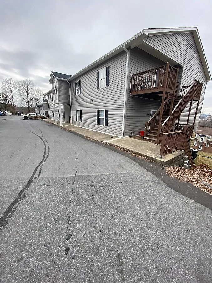 College Heights - 305 — Photo 2