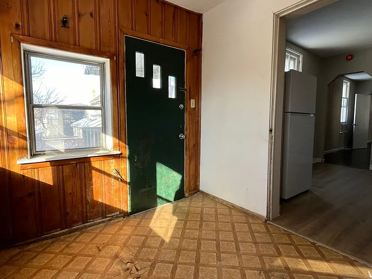 1125 E 5th St — Photo 5