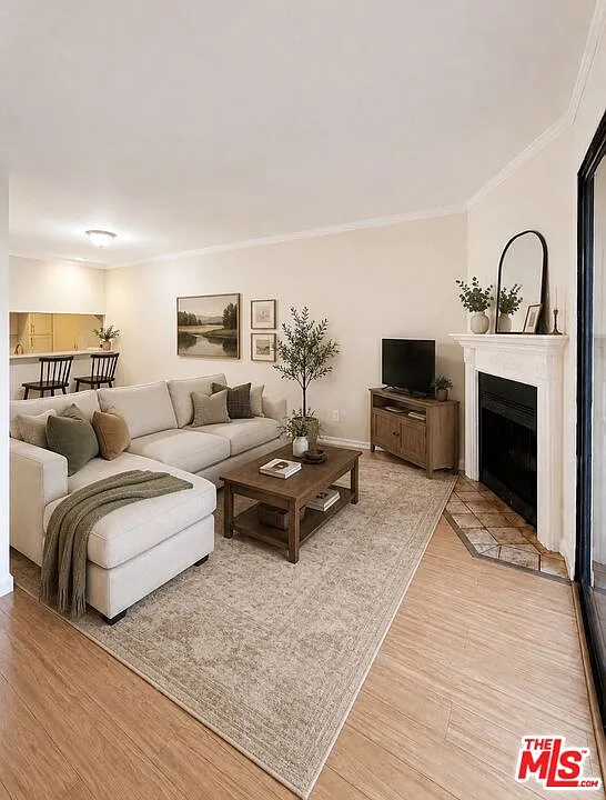 2 bed, 1.5 bath, 992 sqft, $2,800 — Photo 2