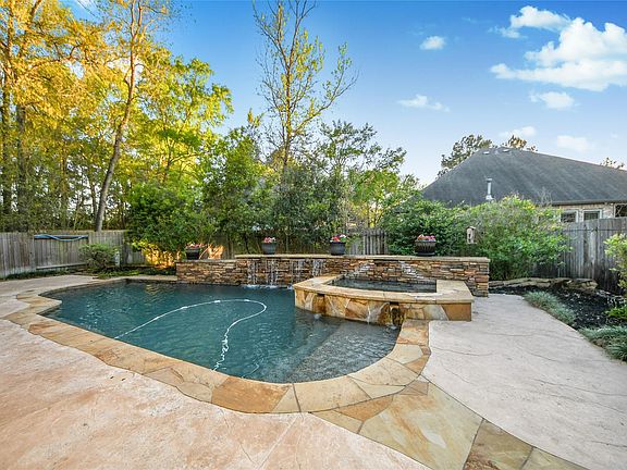 4th image of 7 Dunwood Springs Ct