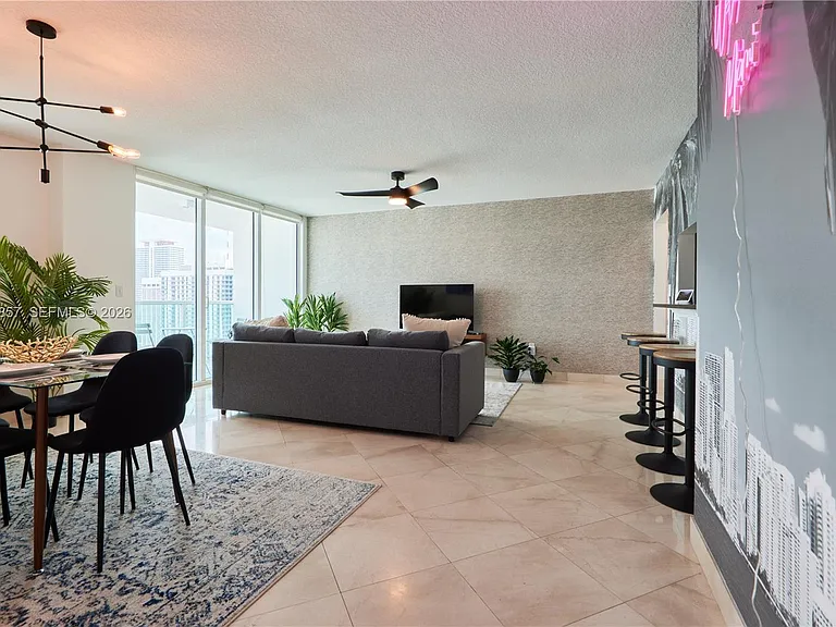 31 SE 5th St #3201 — Photo 9