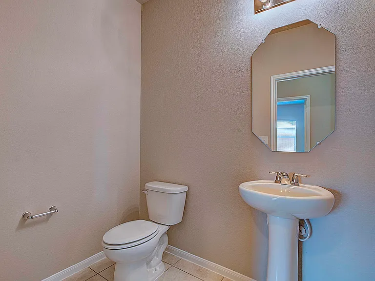 10404 Hatton Ln — Photo 9