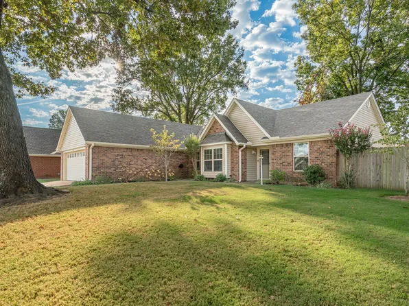 6421 Eastbrier Dr, Bartlett, TN 38135