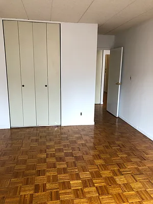 Rented by 18 REALTY | media 36