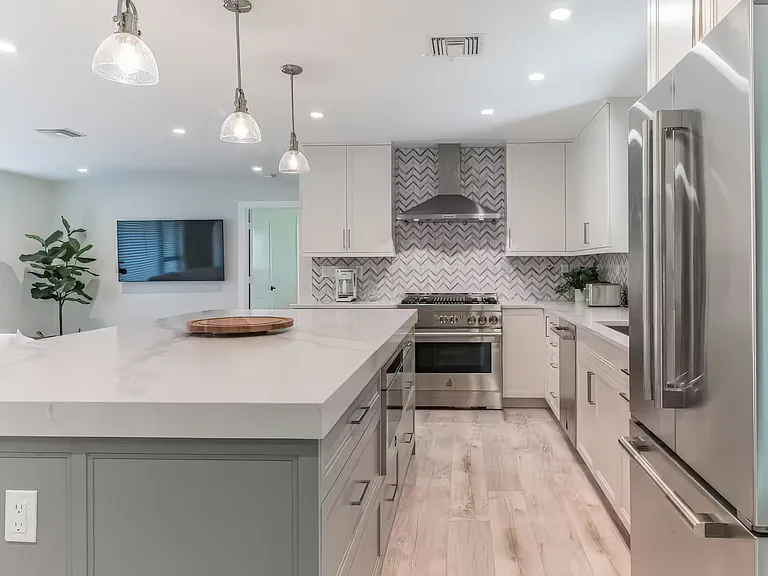 19218 W Indies Cir — Photo 10