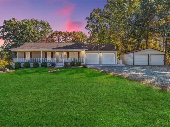40 Harbor Landing Dr, Moneta, VA 24121