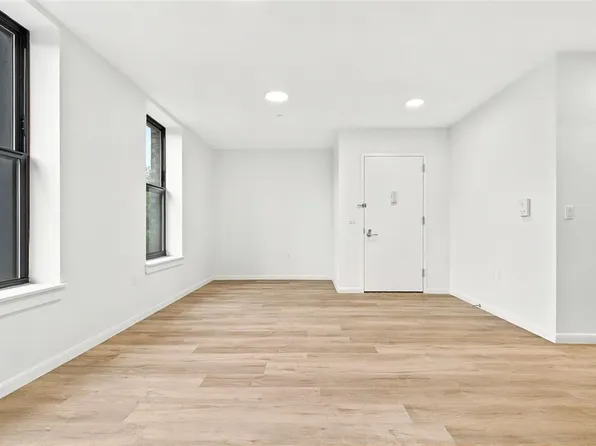 1731 Lacombe Avenue image 13 of 28