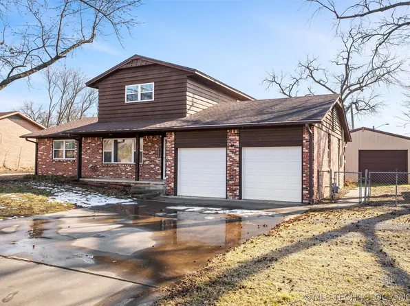 426 W 6th St, Dewey, OK 74029