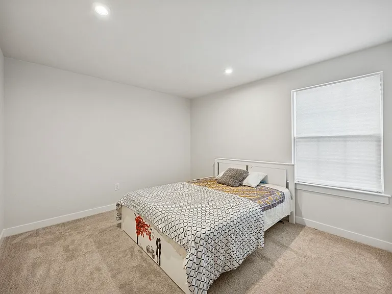 243 Chastain Dr — Photo 7