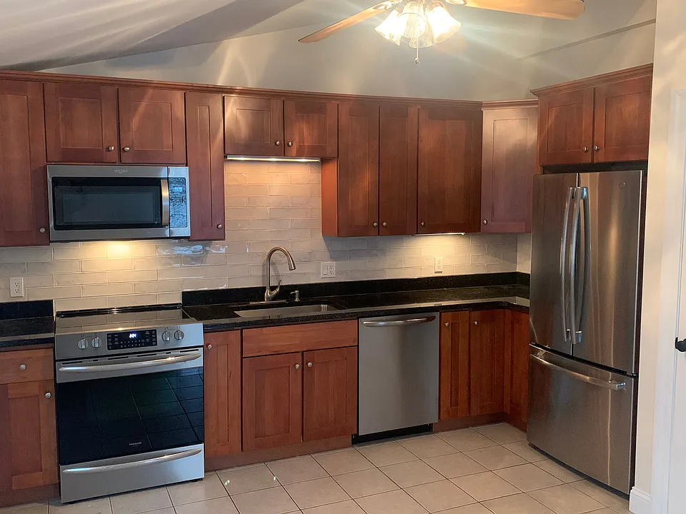 132 Oak St #101