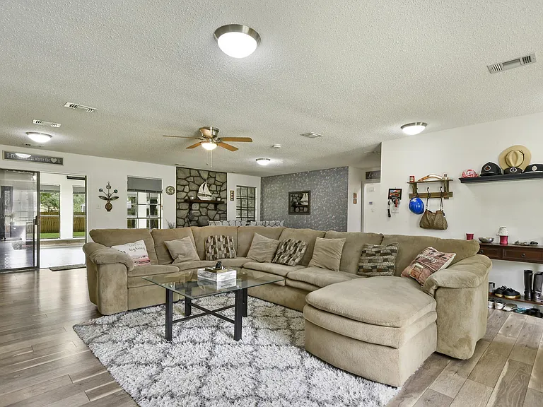 3617 Ridgecrest Dr — Photo 2
