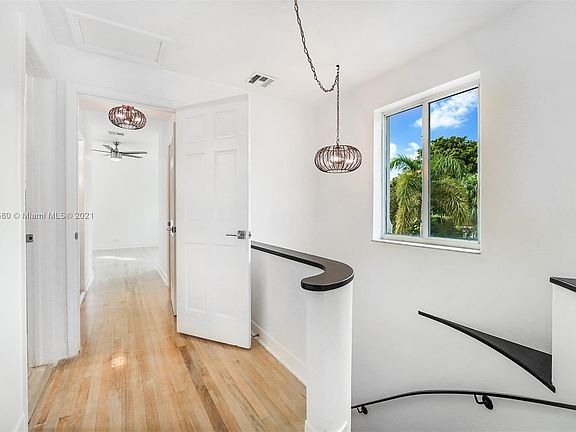 5th image of 4158 N Michigan Ave