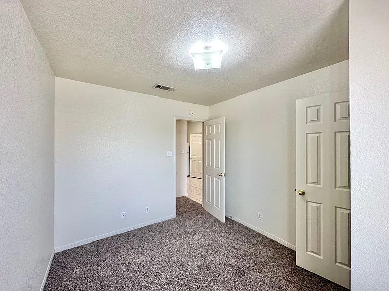 5206 Daybreak Dr — Photo 12